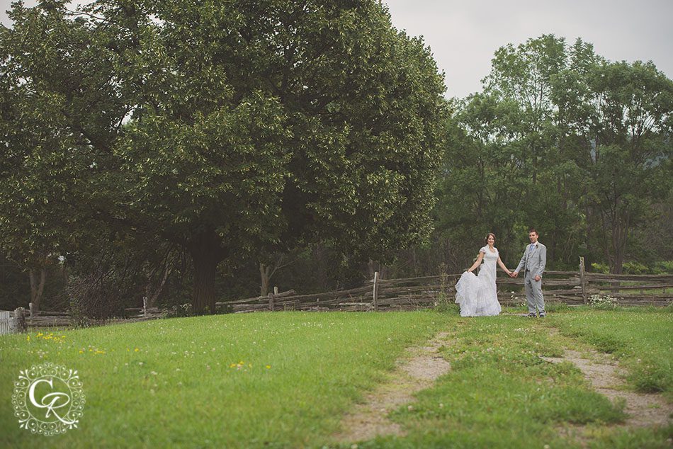 Country-Heritage-Park-Gambrel-Barn-Milton-Wedding-Photographer-20