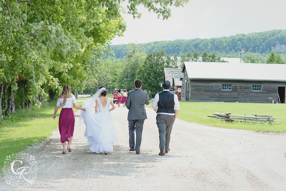 Country-Heritage-Park-Gambrel-Barn-Wedding-Milton-Photographer-08